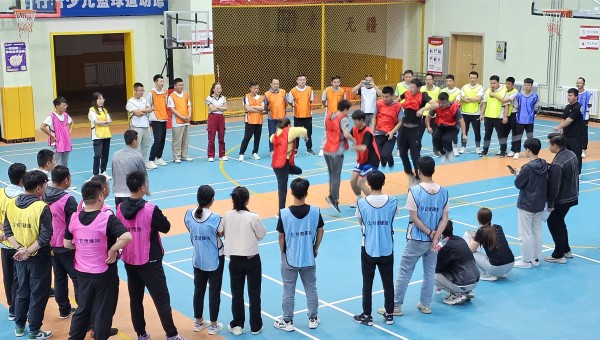 為進(jìn)一步豐富廣大職工文體生活，展現(xiàn)職工拼搏奮進(jìn)、昂揚(yáng)向上的精神風(fēng)貌，在國慶、中秋雙節(jié)來臨之際，交科公司一公司、三公司、路政公司黨支部紛紛組織開展職工趣味運(yùn)動(dòng)會(huì)。交科公司一公司在和政縣舉辦“與國同慶筑夢(mèng)