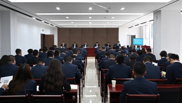 10月14日，交科公司召開2023年安委會（擴大）會議暨項目綜合檢查通報會。會議傳達學習了2023年甘肅省第四次安委會擴大會議精神等內(nèi)容，對公司上階段安全生產(chǎn)工作進行了全面總結(jié)，對下階段安全生產(chǎn)工作進