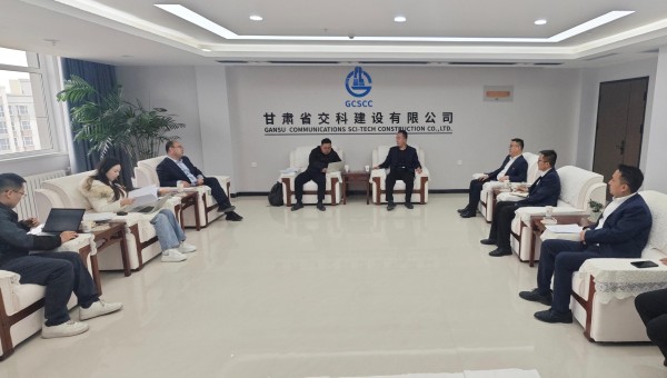 3月27日，順豐集團一行到甘肅省交科建設(shè)有限公司考察調(diào)研，雙方就各自發(fā)展優(yōu)勢、未來合作領(lǐng)域與方向、促進國企民企協(xié)同發(fā)展等方面進行了深入座談交流。