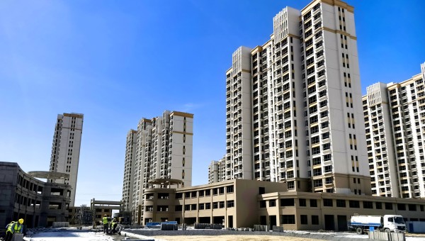 為推動黨建工作深度融入中心任務(wù)，充分激發(fā)全員干事創(chuàng)業(yè)活力，全力推進(jìn)項(xiàng)目復(fù)工復(fù)產(chǎn)，近日，蘭州新區(qū)職投公司黨支部、甘肅建投新區(qū)公司第一黨支部、西部市政建設(shè)集團(tuán)三公司黨支部聯(lián)合開展了“黨建引領(lǐng)強(qiáng)引擎百日攻堅(jiān)